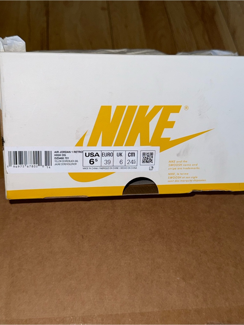 Nike Air Jordan 1 High Yellow Black White - Picture 8 of 10